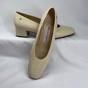 Vintage Etienne Aigner Sarah Shoes in Ivory, Size 7.5